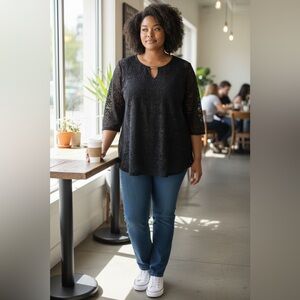 Araxa Chic Black Lace Women's Blouse